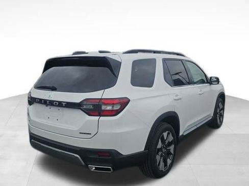 New 2026 Honda Pilot Touring image 3