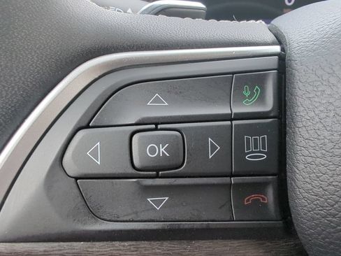 Used 2023 Jeep Grand Cherokee L Limited AWD/4WD image 32