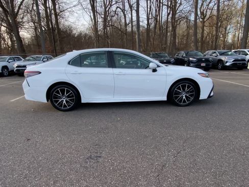 Used 2023 Toyota Camry SE image 16