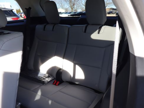 Used 2025 Ford Explorer Active w/ Active Comfort Package image 11