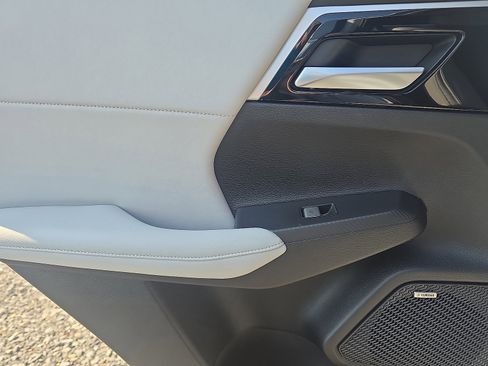 New 2025 Mitsubishi Outlander SE image 26