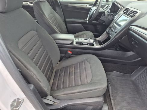 Used 2020 Ford Fusion SE FWD image 28