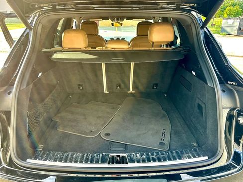 Used 2019 Porsche Cayenne AWD/4WD image 16