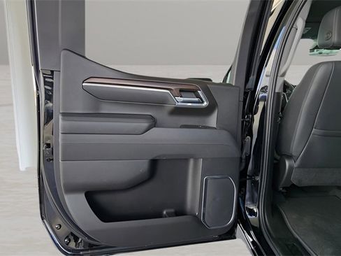 Used 2025 GMC Sierra 1500 SLT image 17