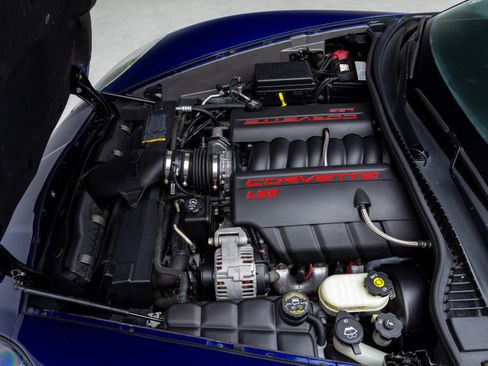 Used 2005 Chevrolet Corvette Coupe w/ Preferred Equipment Group RWD image 20