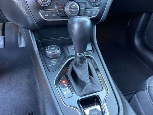 Used 2023 Jeep Cherokee Altitude Lux image 14