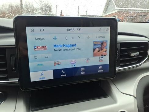 Used 2022 Ford Explorer XLT w/ Equipment Group 202A image 20