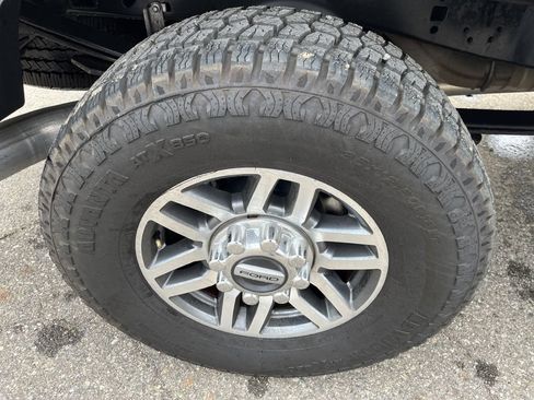 Used 2019 Ford F250 Lariat w/ Lariat Value Package AWD/4WD image 11