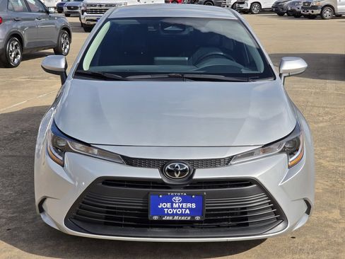 Used 2026 Toyota Corolla LE FWD image 3