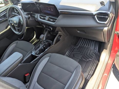 Used 2025 Chevrolet TrailBlazer LT AWD/4WD image 19