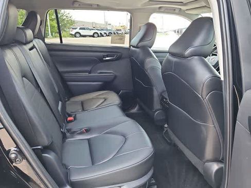 Certified 2026 Toyota Highlander XLE AWD/4WD image 18