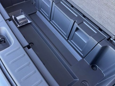 Used 2025 Nissan Pathfinder SL image 16