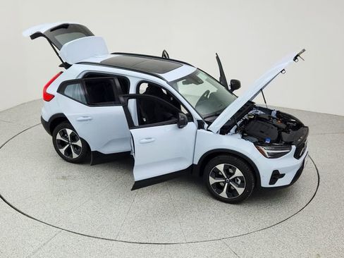 New 2026 Volvo XC40 B5 Plus w/ Protection Package Premier image 18