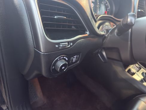 Used 2019 Jeep Cherokee Latitude Plus w/ Cold Weather Group AWD/4WD image 13