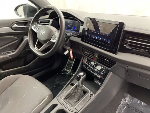 Used 2025 Volkswagen Jetta Sport image 29