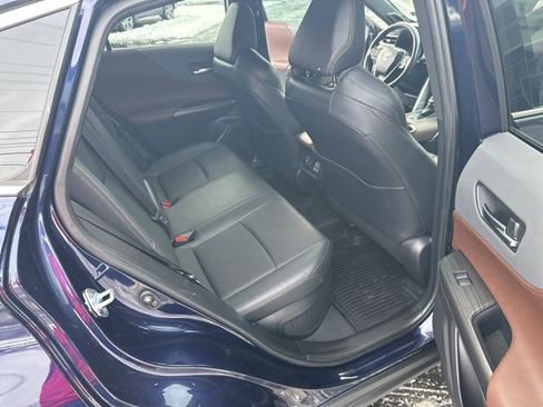 Used 2022 Toyota Venza image 18