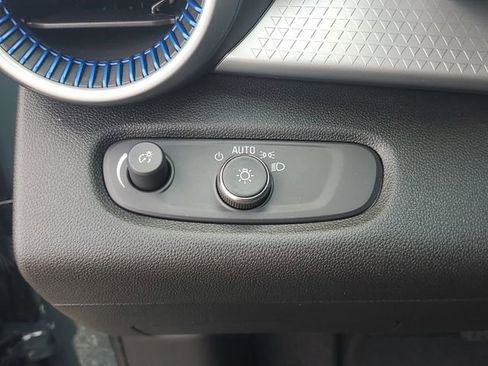 Used 2025 Chevrolet Trax LS image 21