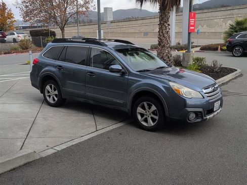 Used 2014 Subaru Outback 2.5i Limited w/ Moonroof Package image 5