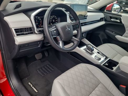 Used 2023 Mitsubishi Outlander SEL FWD image 19