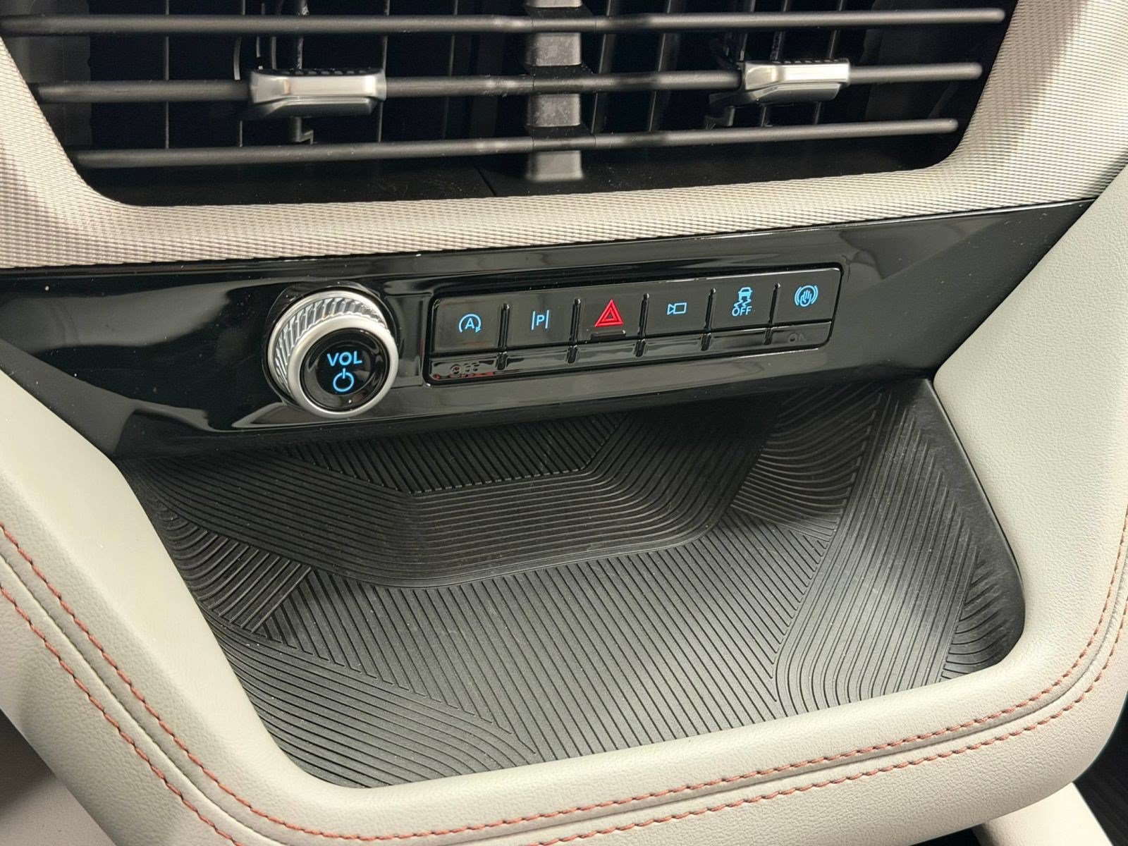 New 2026 Ford Explorer Active w/ Active Comfort Package AWD/4WD image 29