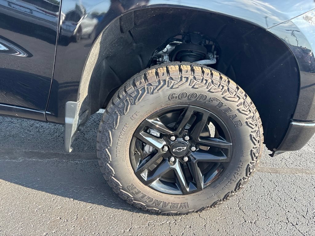 Used 2024 Chevrolet Silverado 1500 Custom Trail Boss AWD/4WD image 12