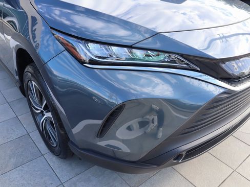 Used 2022 Toyota Venza LE image 13