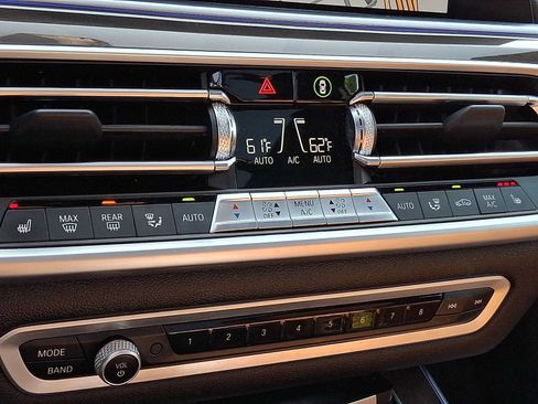 Used 2022 BMW X5 xDrive40i w/ Premium Package AWD/4WD image 14