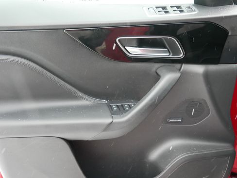 Used 2018 Jaguar F-PACE Premium image 14