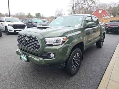 Used 2022 Toyota Tacoma TRD Sport w/ TRD Premium Sport Package image 3