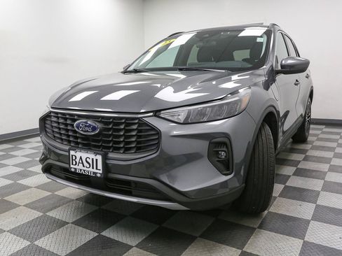 Used 2023 Ford Escape SE FWD image 4