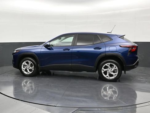 Used 2024 Chevrolet Trax LS w/ LS Convenience Package FWD image 2