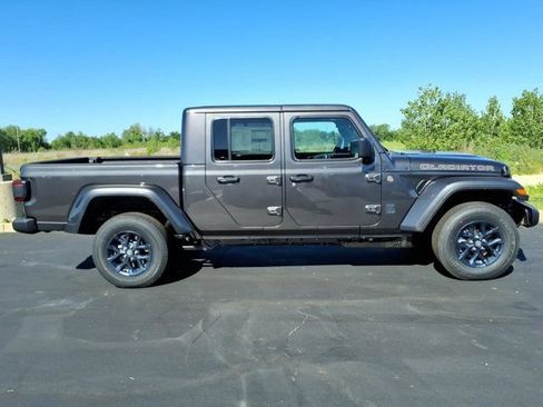 New 2026 Jeep Gladiator Sport AWD/4WD image 17