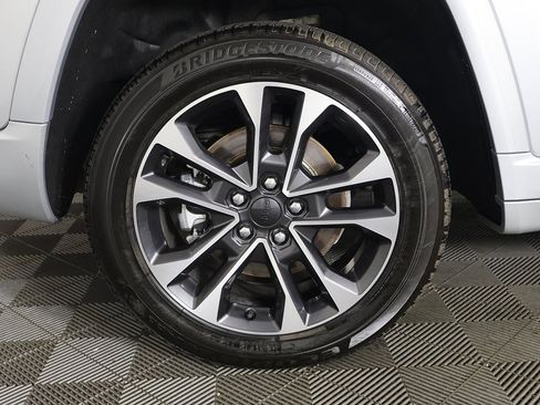 Used 2021 Jeep Grand Cherokee L Overland w/ Luxury Tech Group IV image 28