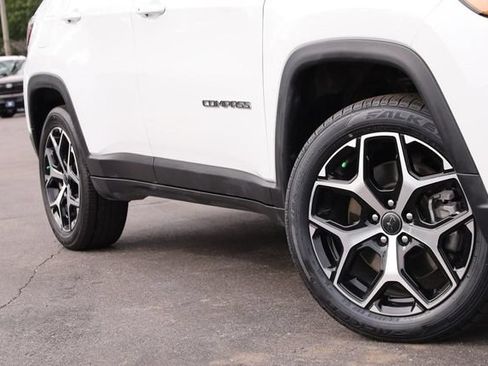 Used 2025 Jeep Compass Limited AWD/4WD image 3