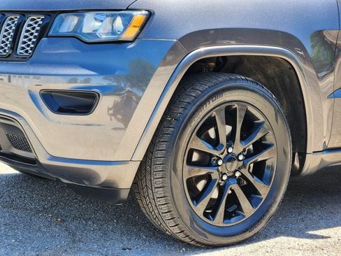 Used 2017 Jeep Grand Cherokee Altitude AWD/4WD image 7