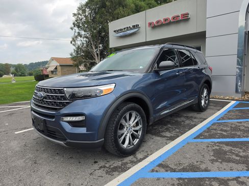Used 2020 Ford Explorer XLT w/ Equipment Group 202A AWD/4WD image 8