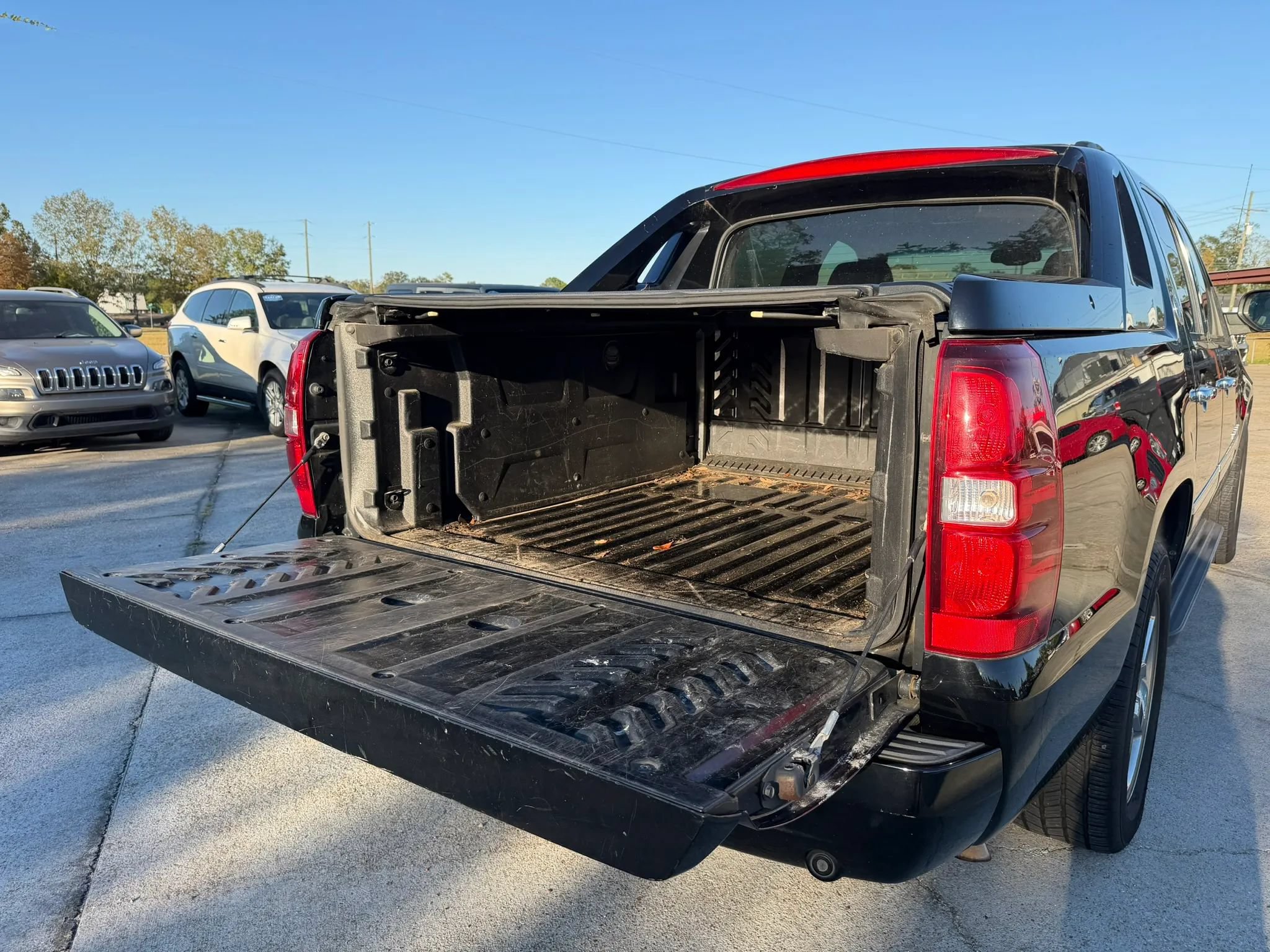Used 2013 Chevrolet Avalanche LTZ RWD image 5