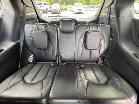 Used 2025 Chrysler Pacifica Select FWD image 30