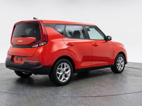 Used 2025 Kia Soul LX w/ LX Technology Package FWD image 9
