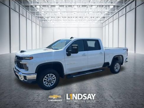 Used 2025 Chevrolet Silverado 2500 LT w/ Convenience Package AWD/4WD image 5