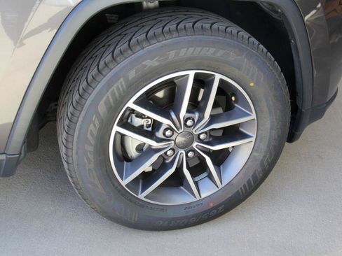 Used 2020 Jeep Grand Cherokee Laredo w/ Quick Order Package 2BN North AWD/4WD image 36