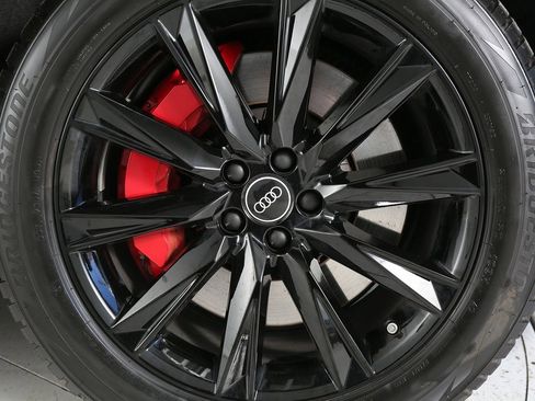 Used 2024 Audi Q8 e-tron Prestige image 14