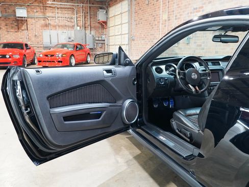 Used 2010 Ford Mustang Shelby GT500 RWD image 37