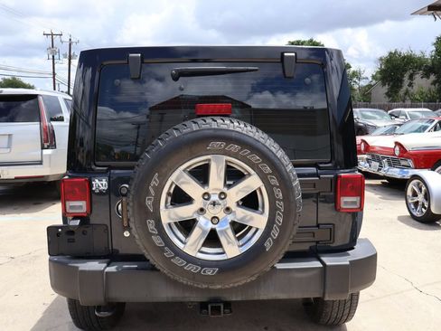 Used 2017 Jeep Wrangler Unlimited Sport w/ Connectivity Group AWD/4WD image 7