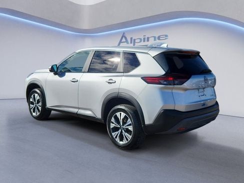 Used 2023 Nissan Rogue SV image 3
