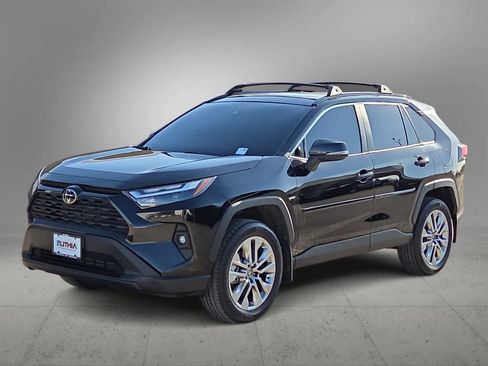 Used 2025 Toyota RAV4 XLE Premium FWD image 4