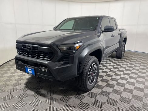 Used 2024 Toyota Tacoma TRD Off-Road AWD/4WD image 4