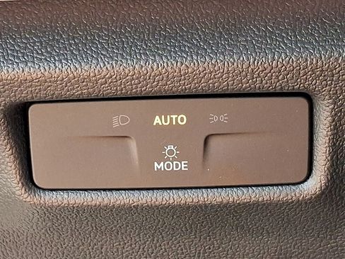 New 2026 Volkswagen Tiguan SE w/ Panoramic Sunroof Package AWD/4WD image 25
