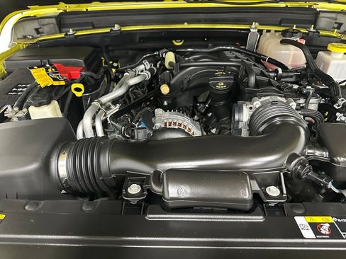 Used 2023 Jeep Gladiator Sport AWD/4WD image 69
