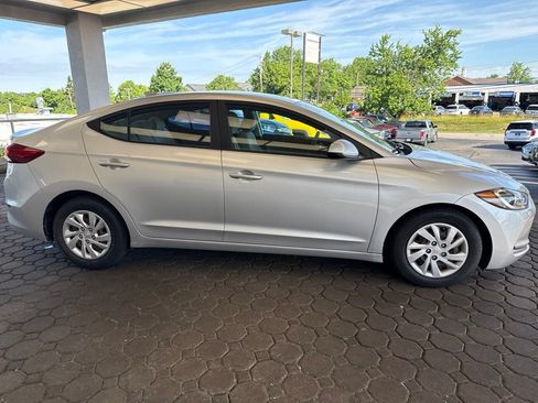 Used 2017 Hyundai Elantra SE w/ Cargo Package FWD image 5